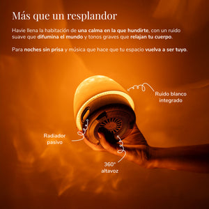 Havie, con ruido blanco integrado y altavoz de 360 grados, difunde un cálido resplandor naranja.